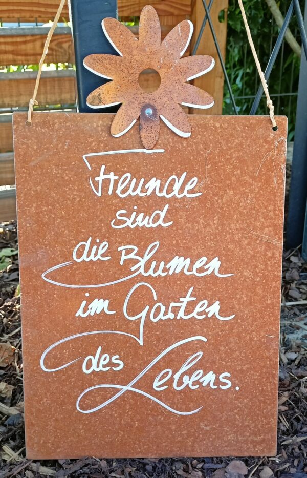Rostige Spruchtafel Rostschild:Freunde sind die Blumen im Garten des Lebens